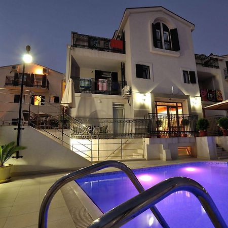 Vila Duric - Ex Hotel Duric Petrovac ภายนอก รูปภาพ
