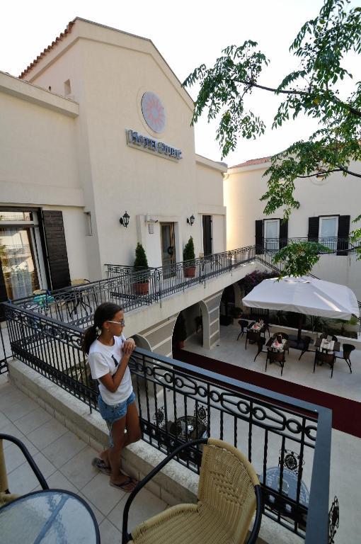 Vila Duric - Ex Hotel Duric Petrovac ภายนอก รูปภาพ
