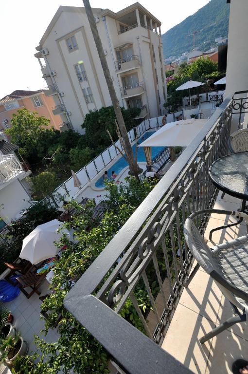 Vila Duric - Ex Hotel Duric Petrovac ภายนอก รูปภาพ