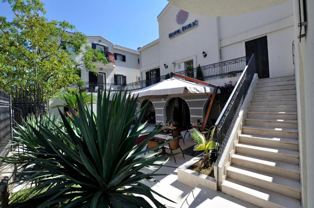 Vila Duric - Ex Hotel Duric Petrovac ภายนอก รูปภาพ