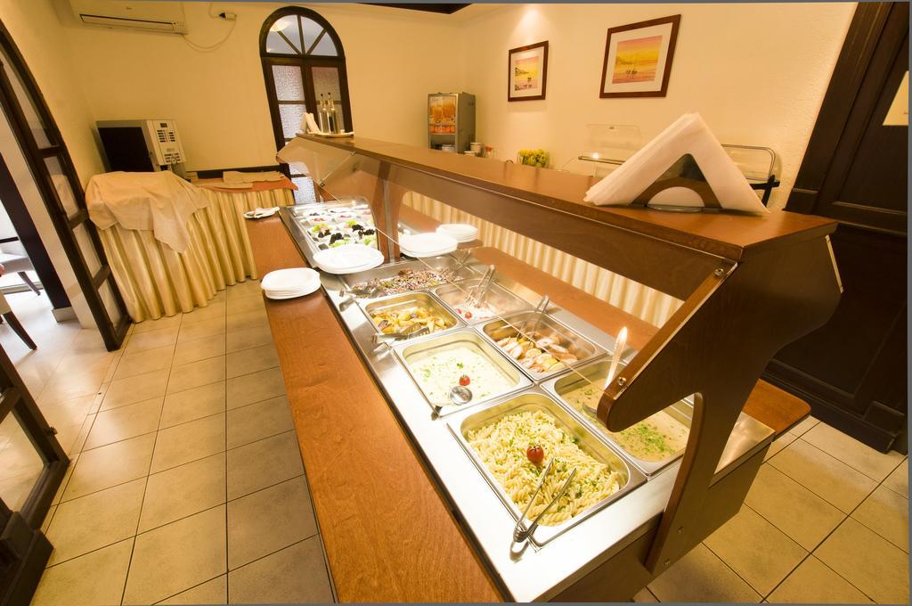 Vila Duric - Ex Hotel Duric Petrovac ภายนอก รูปภาพ