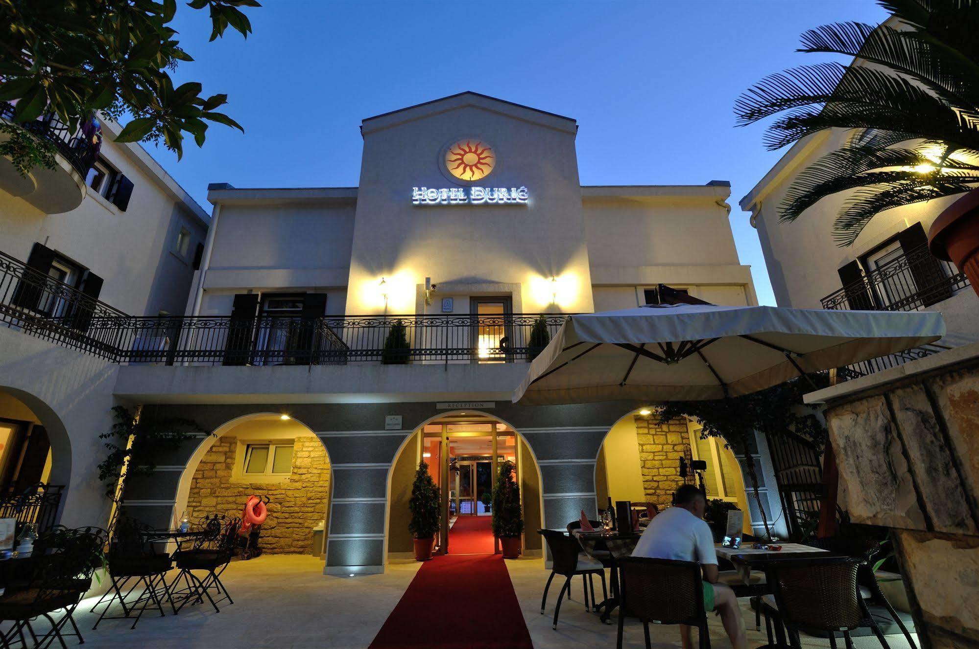 Vila Duric - Ex Hotel Duric Petrovac ภายนอก รูปภาพ