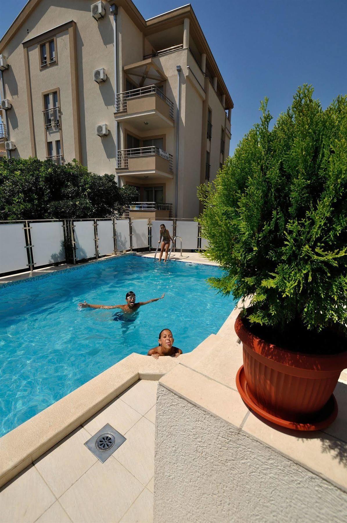 Vila Duric - Ex Hotel Duric Petrovac ภายนอก รูปภาพ