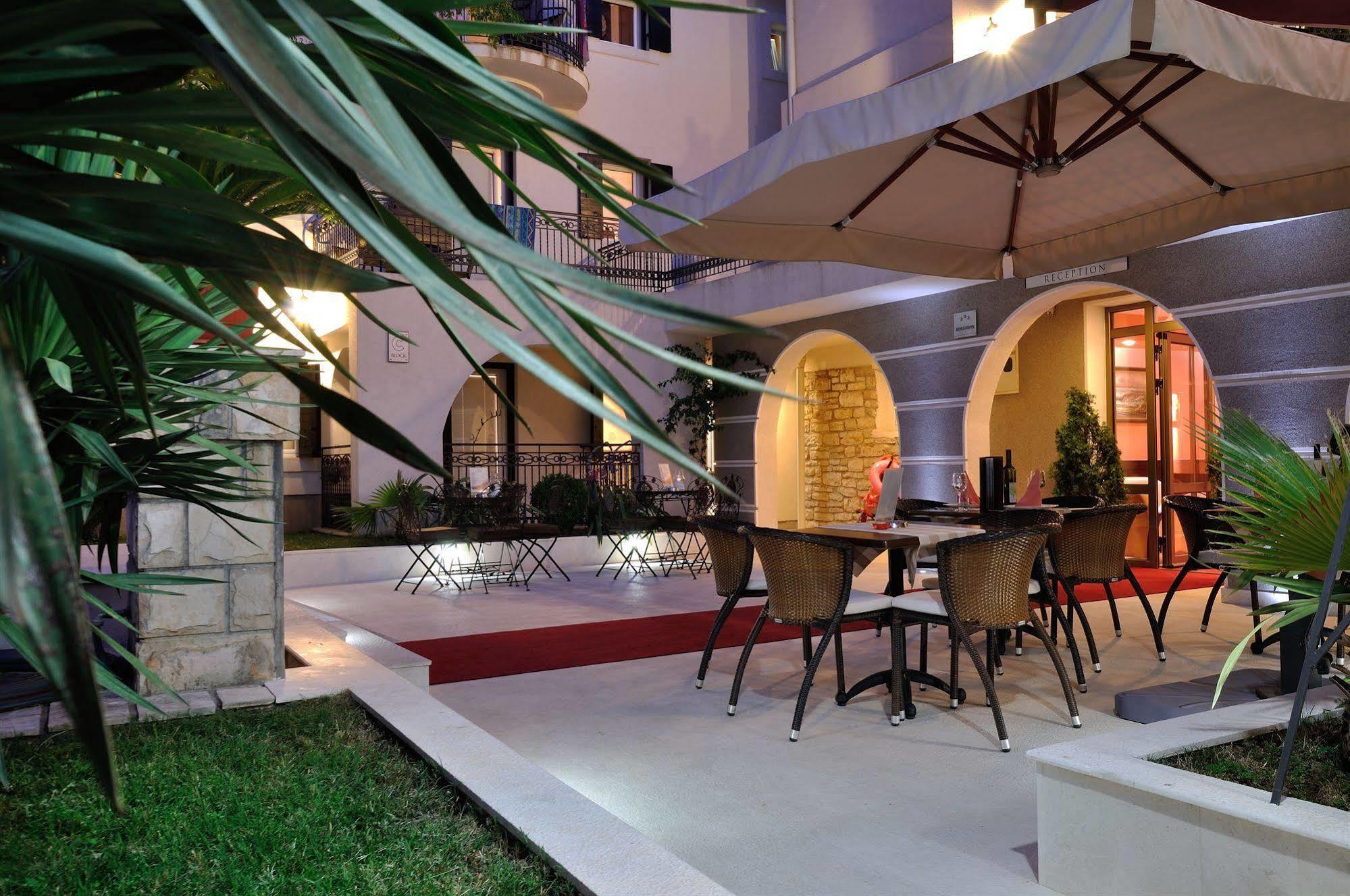 Vila Duric - Ex Hotel Duric Petrovac ภายนอก รูปภาพ