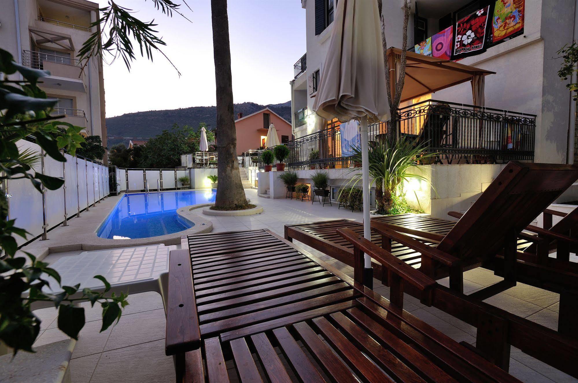 Vila Duric - Ex Hotel Duric Petrovac ภายนอก รูปภาพ