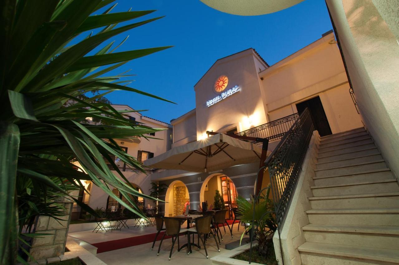 Vila Duric - Ex Hotel Duric Petrovac ภายนอก รูปภาพ