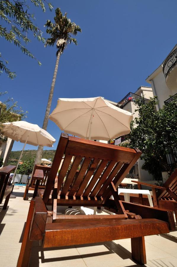 Vila Duric - Ex Hotel Duric Petrovac ภายนอก รูปภาพ