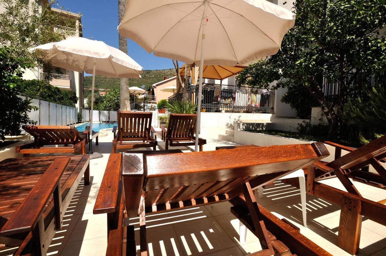 Vila Duric - Ex Hotel Duric Petrovac ภายนอก รูปภาพ